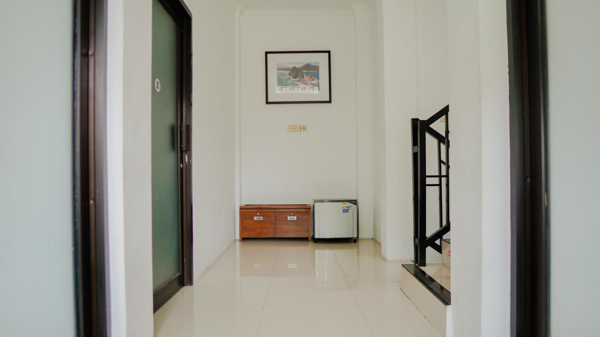 Dormitory Tourism Sritanjung Banyuwangi By Gajahsora Management ภายนอก รูปภาพ