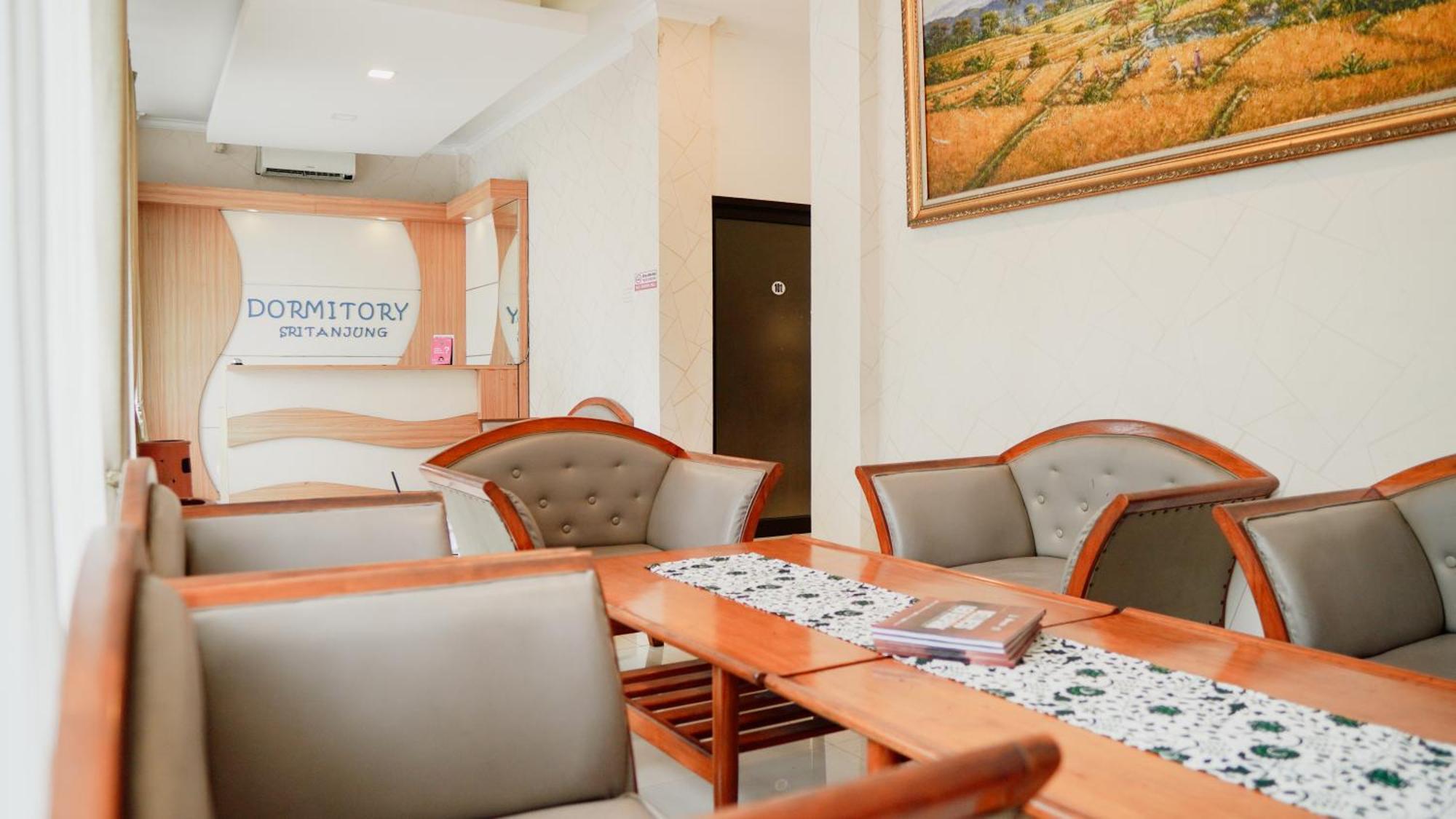 Dormitory Tourism Sritanjung Banyuwangi By Gajahsora Management ภายนอก รูปภาพ