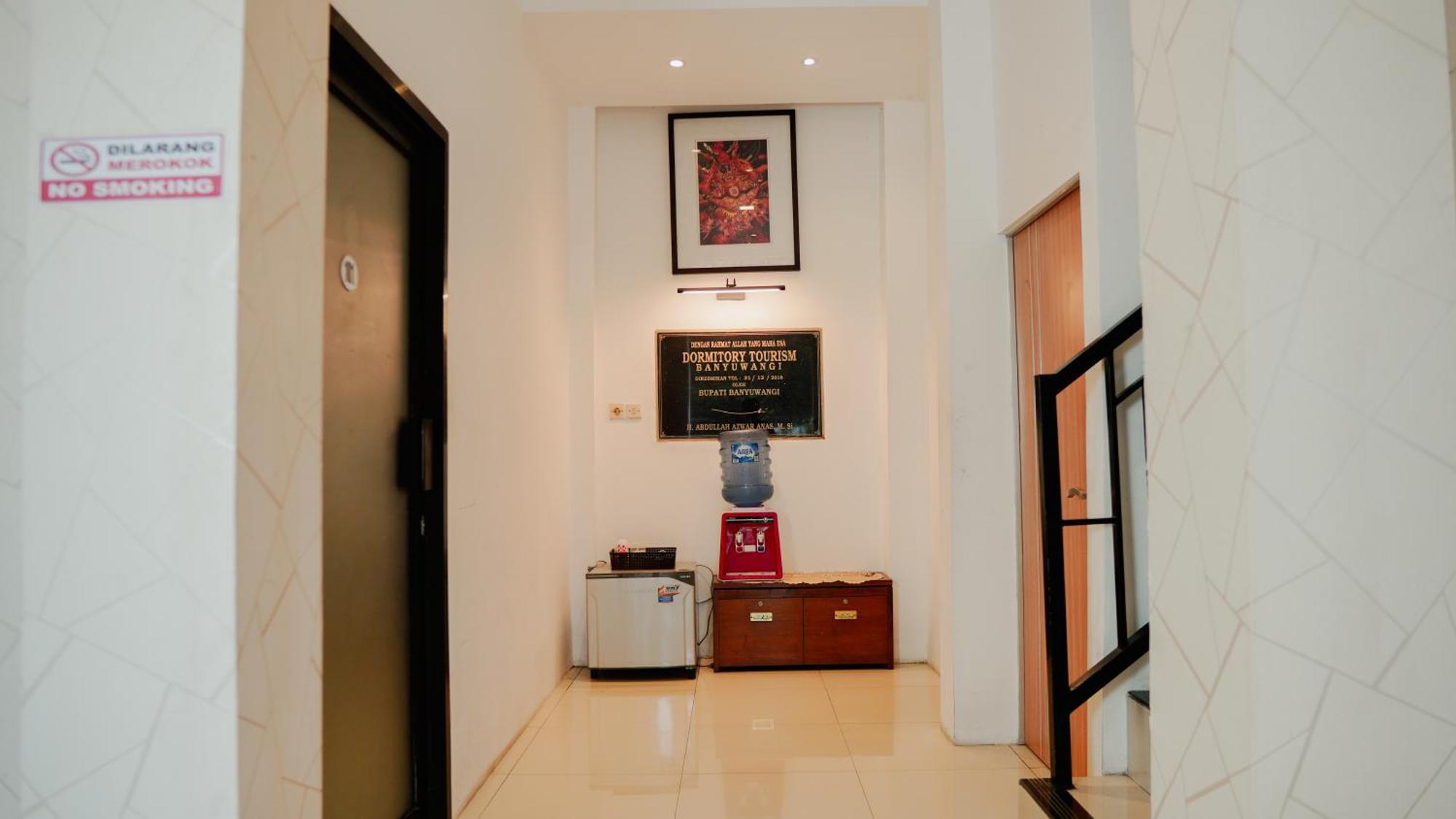 Dormitory Tourism Sritanjung Banyuwangi By Gajahsora Management ภายนอก รูปภาพ